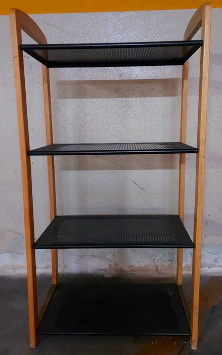 Estante com 4 prateleiras