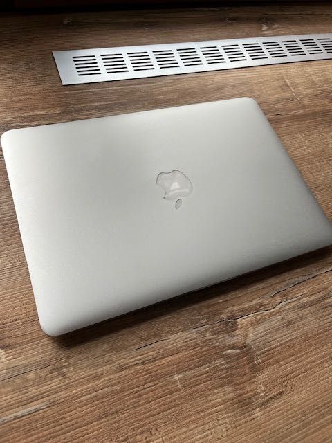MacBook Pro A1502 i5 8G ram 256 SSD 2015rok