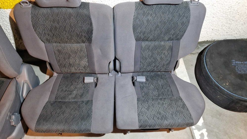 Komplet foteli i tylna kanapa RAV 4 2 (00-05)