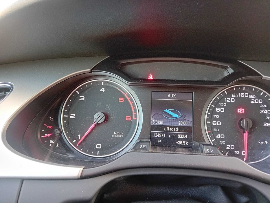 Carro como novo com todos os extras