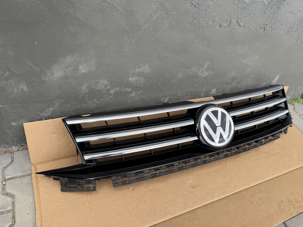 Решітка радіатора решотка радиатора VW Caddy 2K5 Кадді 2К5 15-20рр