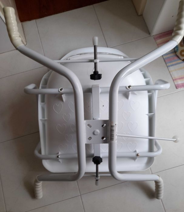 Cadeira de banho rotativa como nova