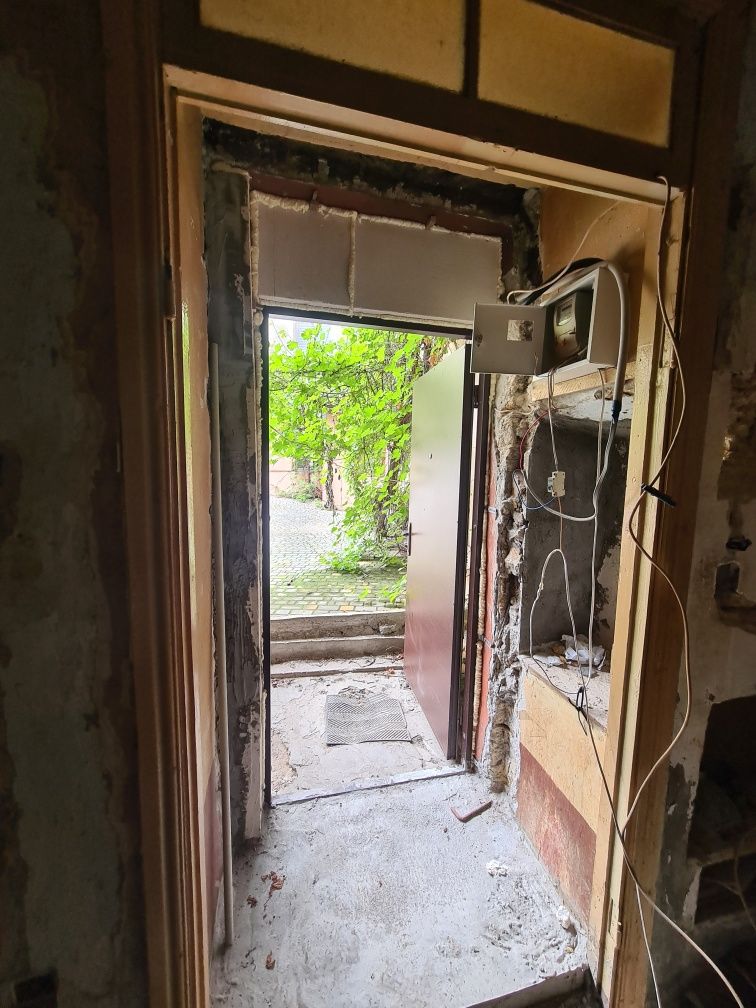 ПРОДАМ КВАРТИРУ от ХОЗЯИНА ул. Соборная площадь (дворовая,под ремонт)