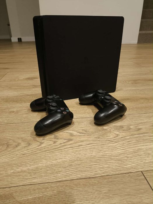 Playstation 4 slim + 2 pady