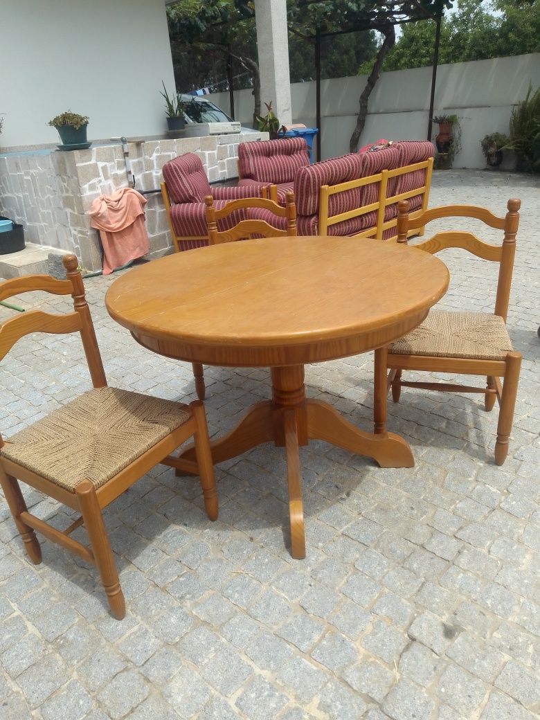 Conjunto de mesa com 6 cadeiras