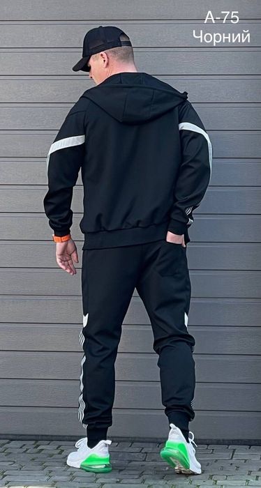 Супер крута модель чоловічого спортивного костюму