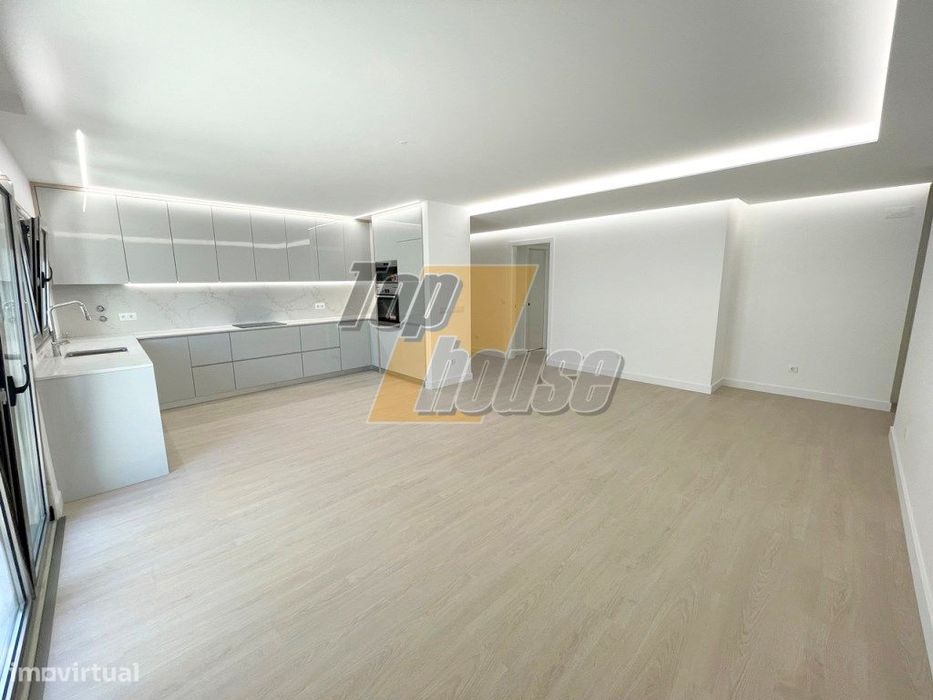 Apartamento T3 novo com terraço de 20m2 e parqueamento - Costa de C...