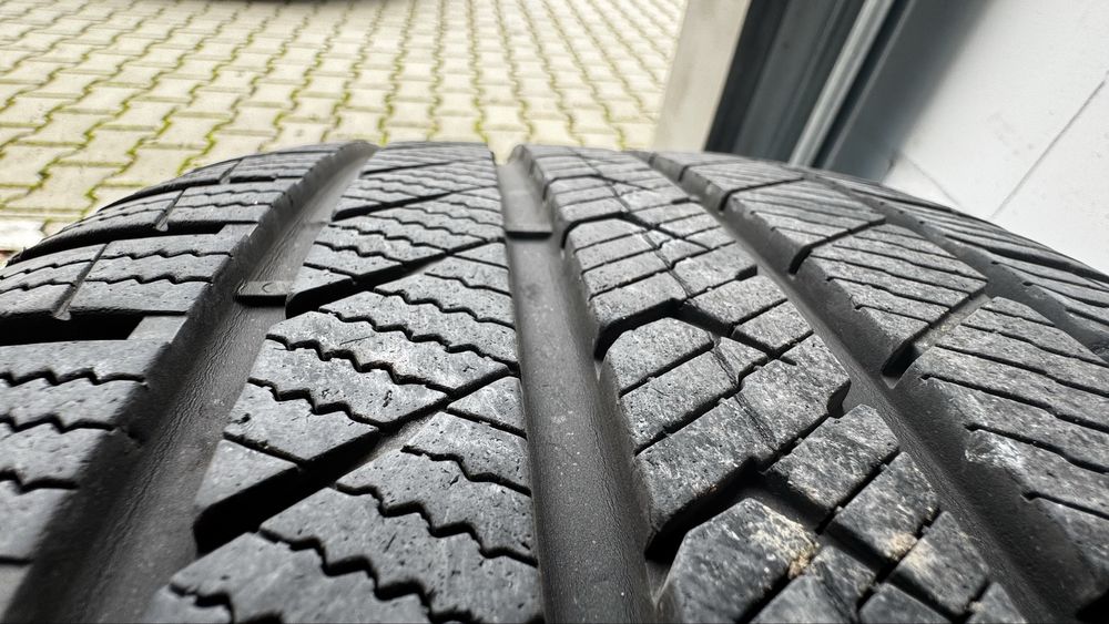 Opony wielosezonowe Vredestein Quatrac Pro 235/40 R19