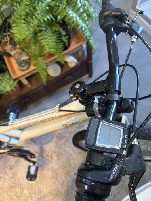 Bicicleta completa e muito boa!