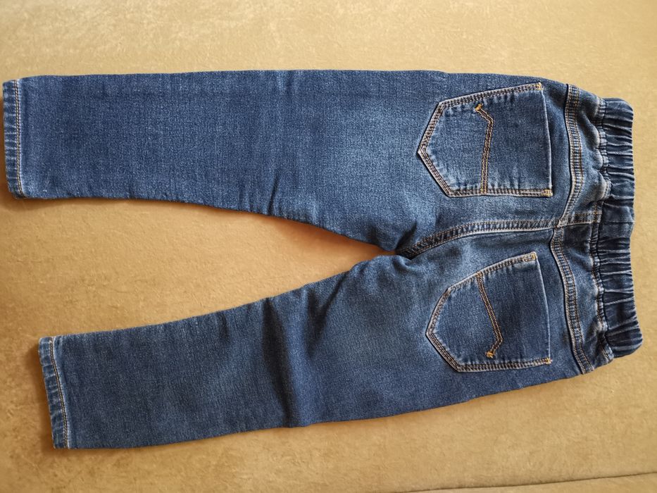 Утеплённые джинсы и новогодний свитер Next на 2-3 года