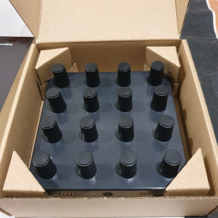 Intech Studio Controlador MIDI EN16