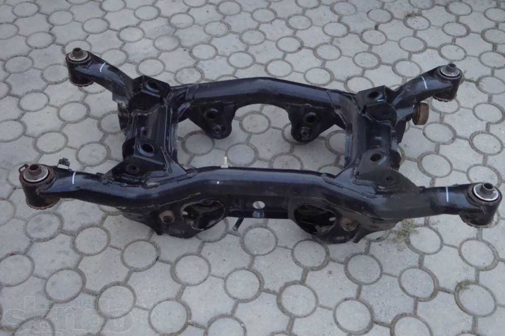 Рама-підвіска заднього моста на Suzuki Grand Vitara 2007 року