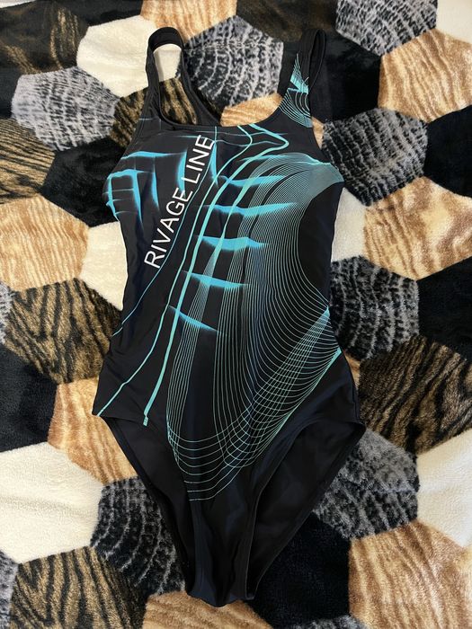 Спортивний купальник з чашками