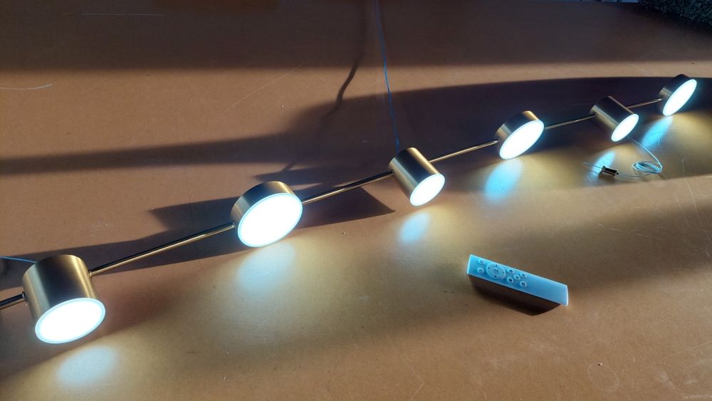 Candeeiro a LED's dourado