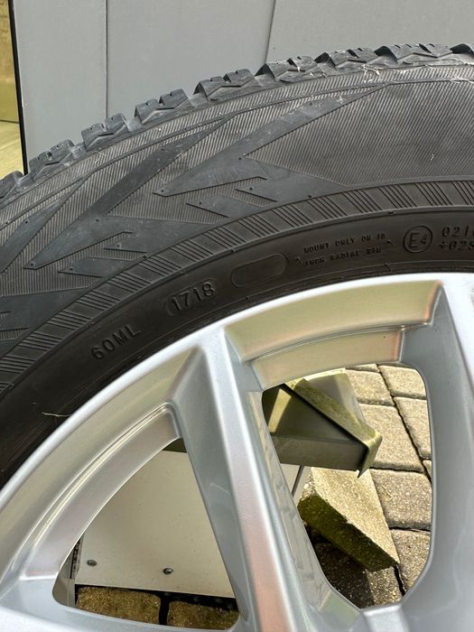 Koła zimowe Volvo 18” – oryginalne felgi + Nokian WR SUV 235/60 R18