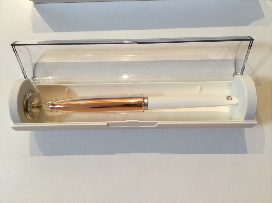 Caneta de secretária nova a estrear