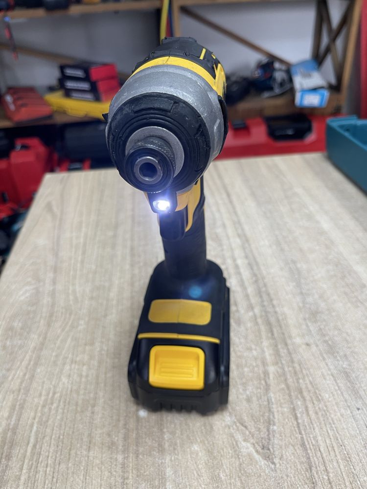 Dewalt DCF787 / вживаний безщітковий імпакт Девольт
