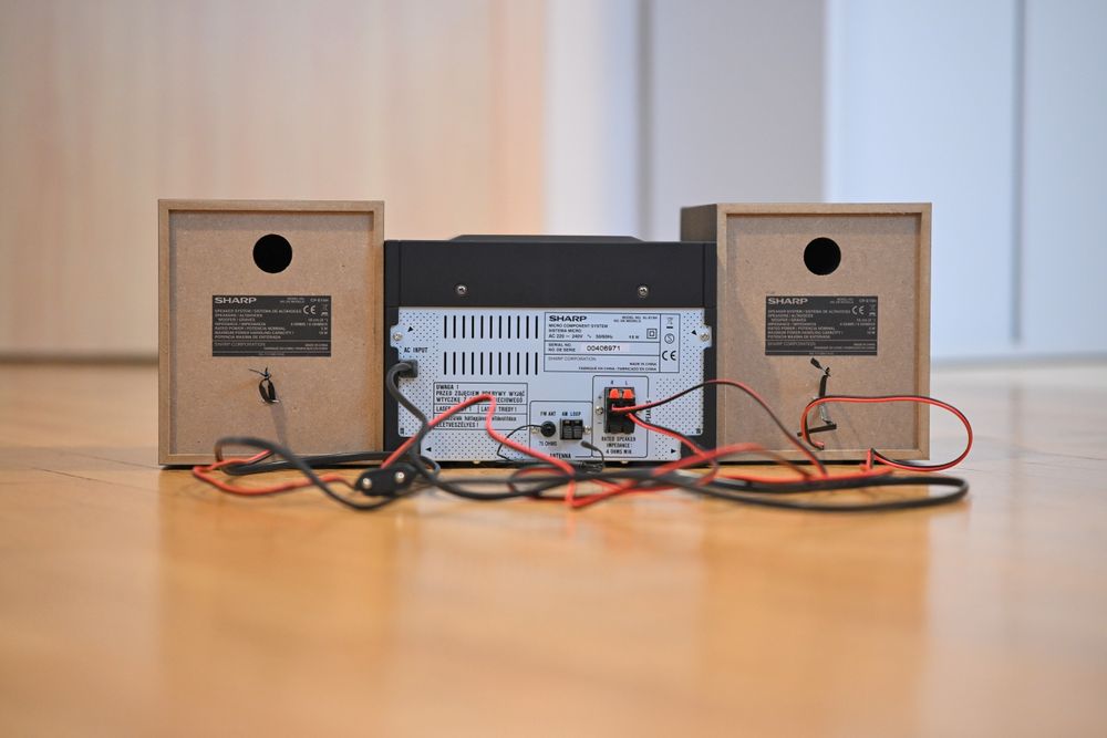 Wieża Sharp XL-E15H z Pilotem – AUX, Radio (Uszkodzone CD)