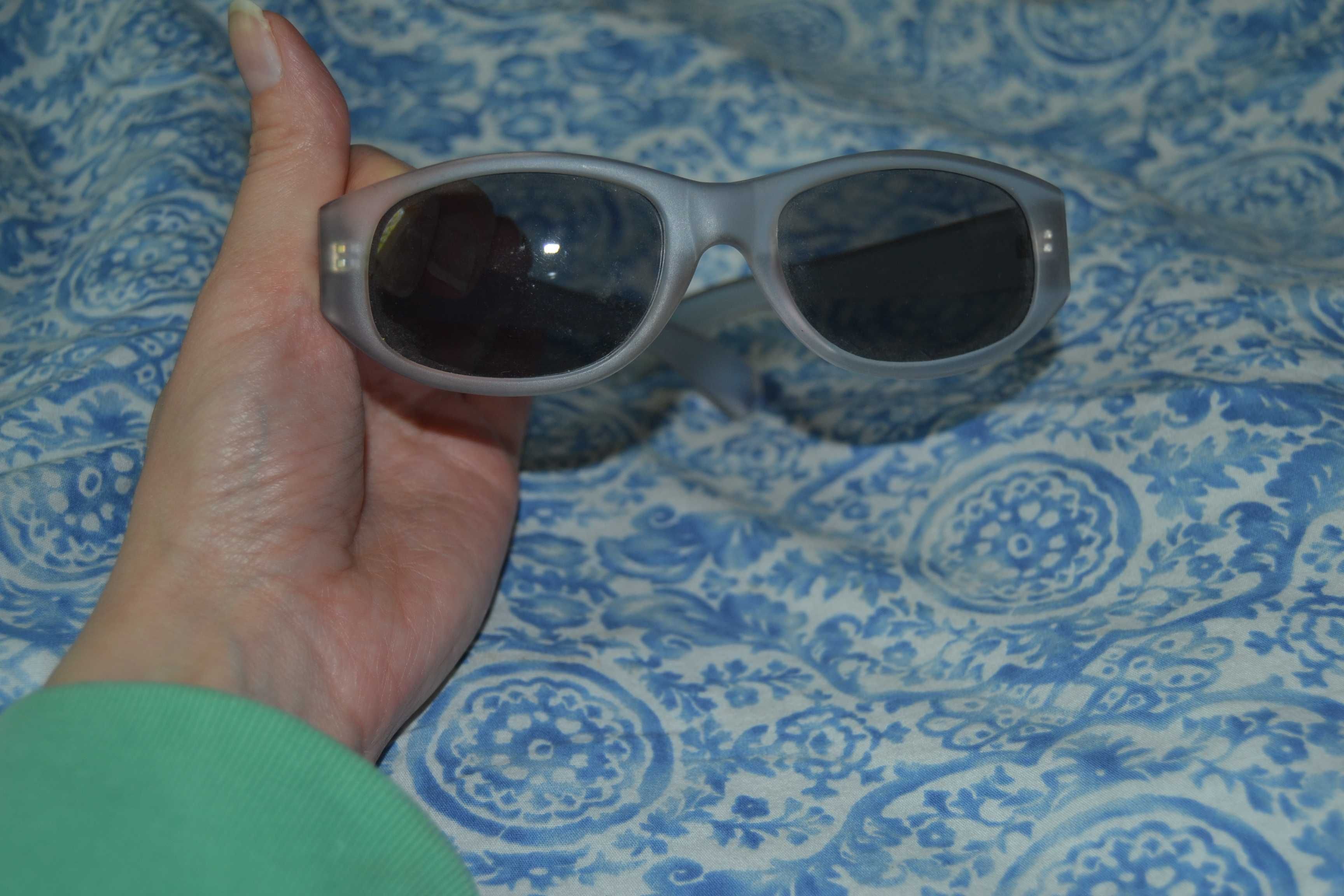 Okulary przeciwsłoneczne gruby szary przeźroczysty plastik