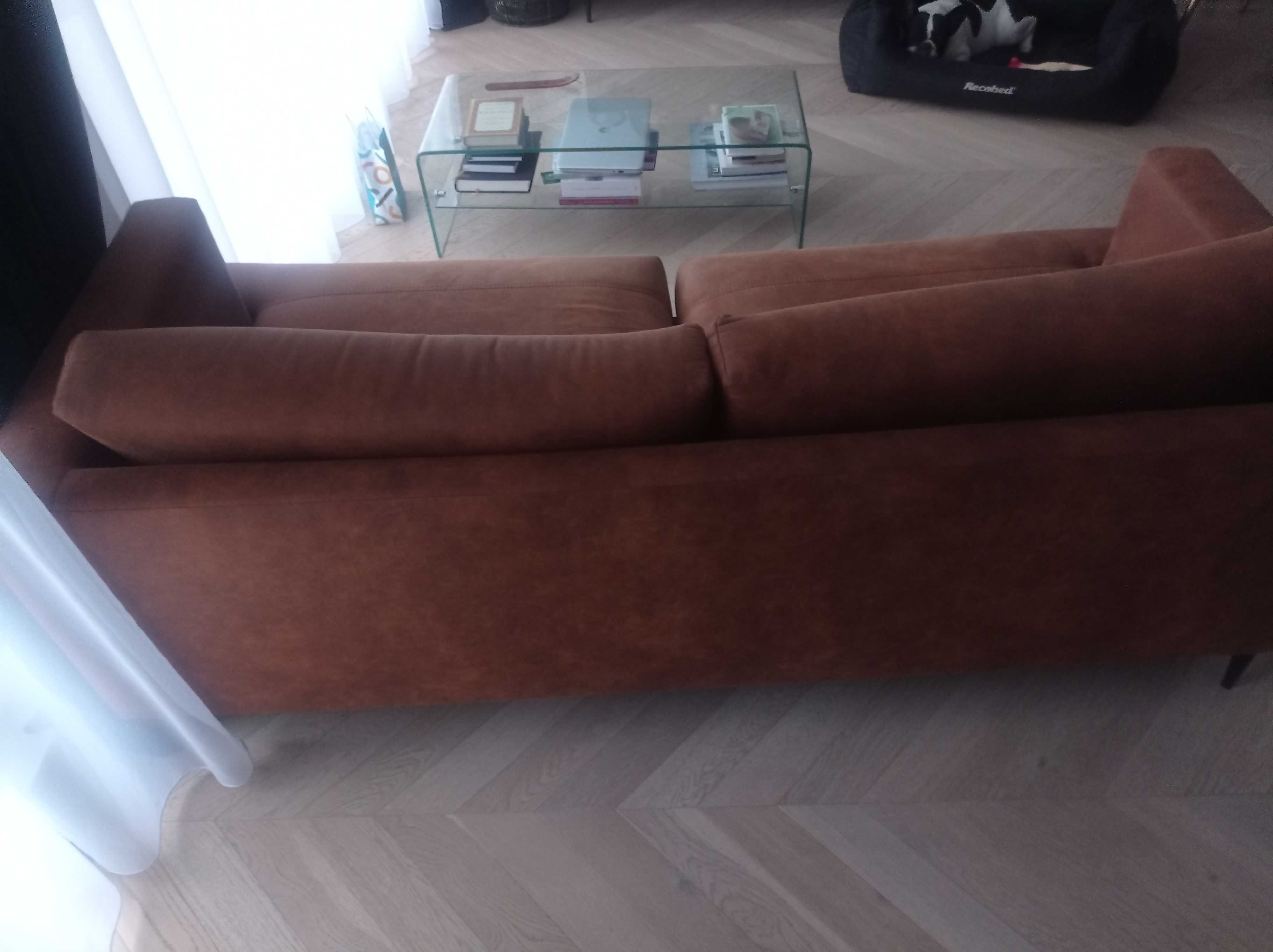 Dwuosobowa ruda/rdzawą sofa