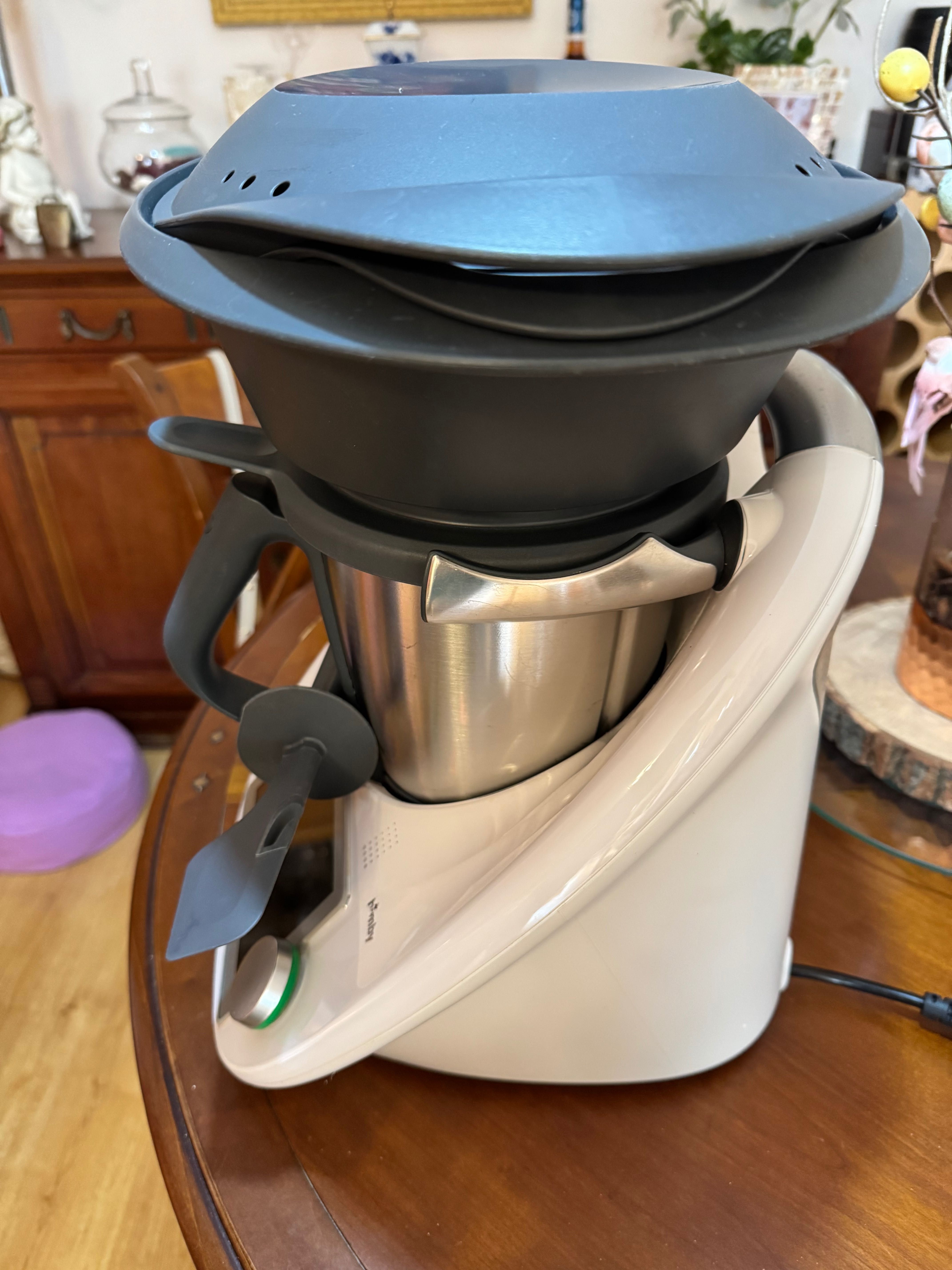 Bimby TM6 com Mandolina e spiralizer e acessórios completo