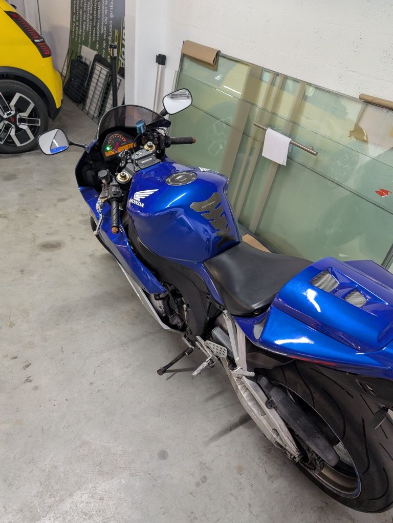 Honda CBR Fireblade 1000 RR (2005)