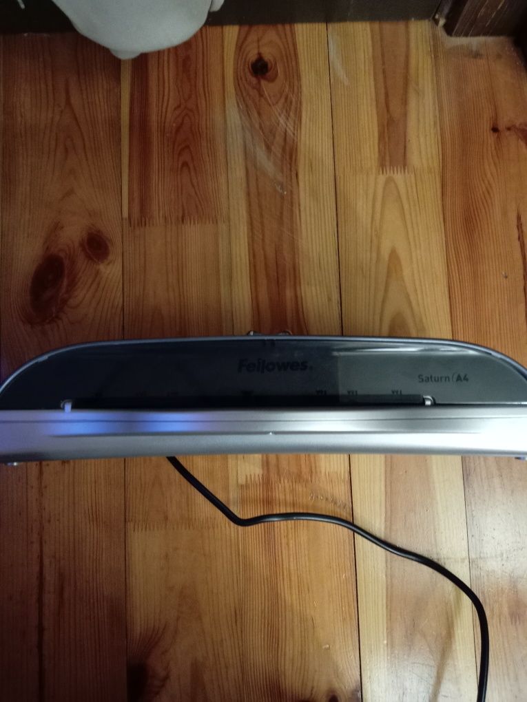 Ламінатор Fellowes saturn a4 CRC 57014