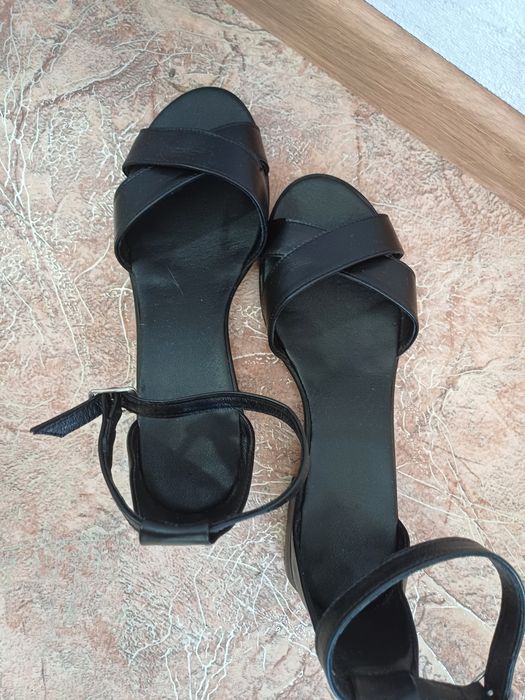 Жіночі шкіряні босоніжки