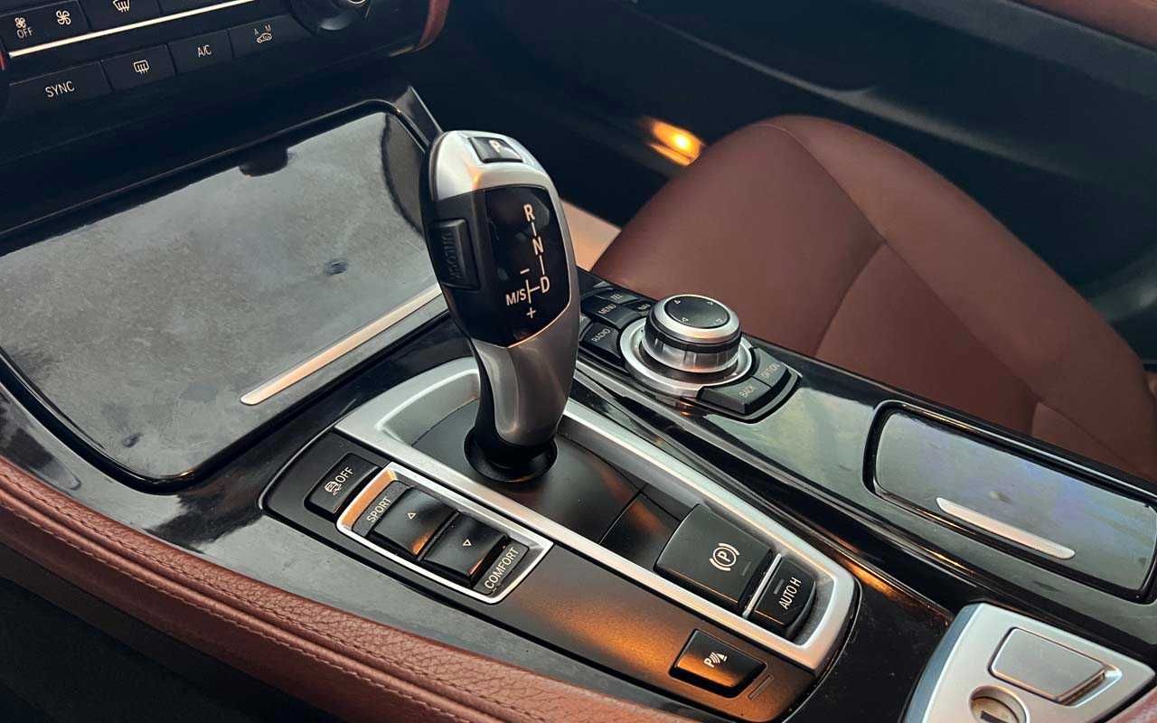 BMW 520I 2017 року