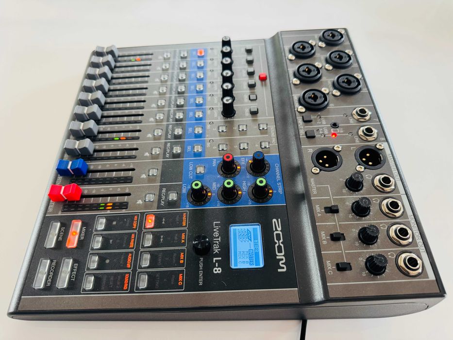 Zoom LiveTrak L-8 – Como Novo