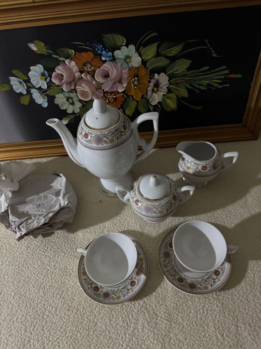 Conjuntos de porcelana, e cristais