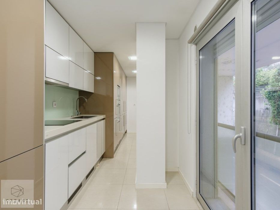 Apartamento T1 com garagem Cruz Quebrada
