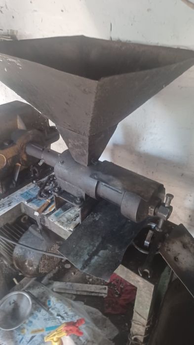 Продам олійницю( маслопрес холодного віджиму)