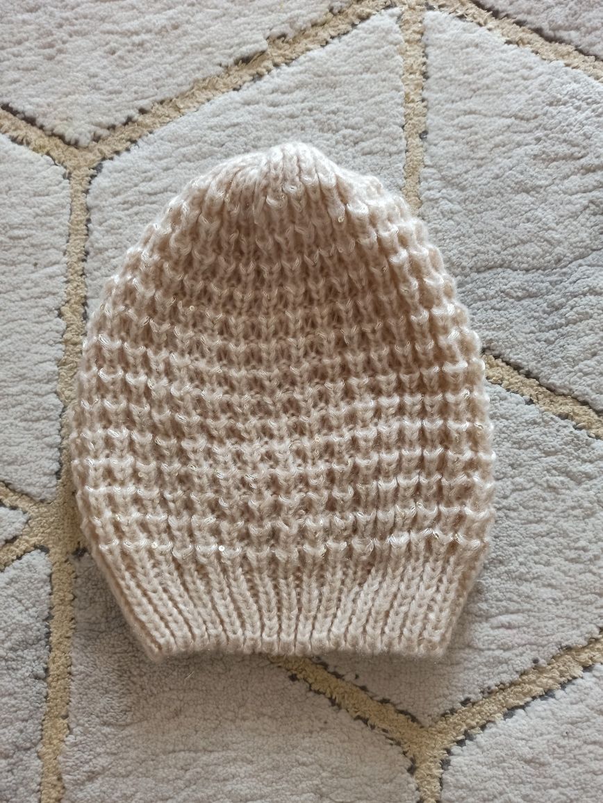 Czapka z cekinami