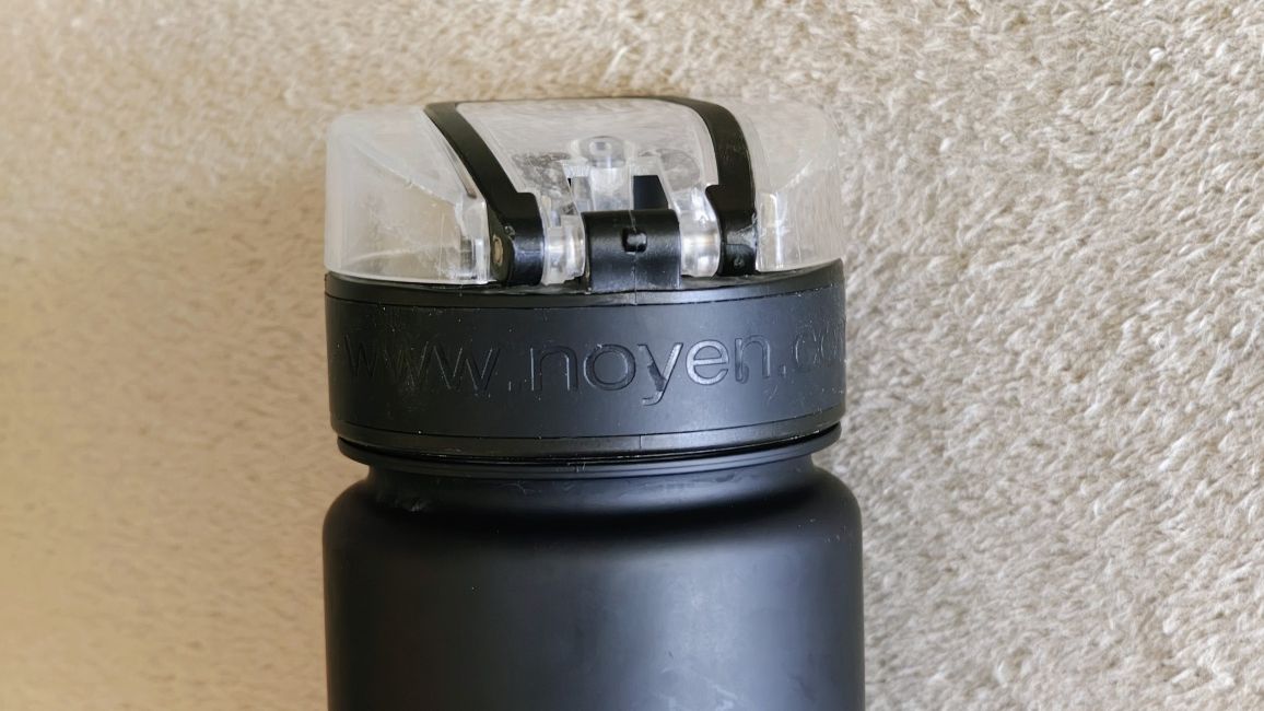 NOYEN czarny bidon / butelka na wodę 750 ml