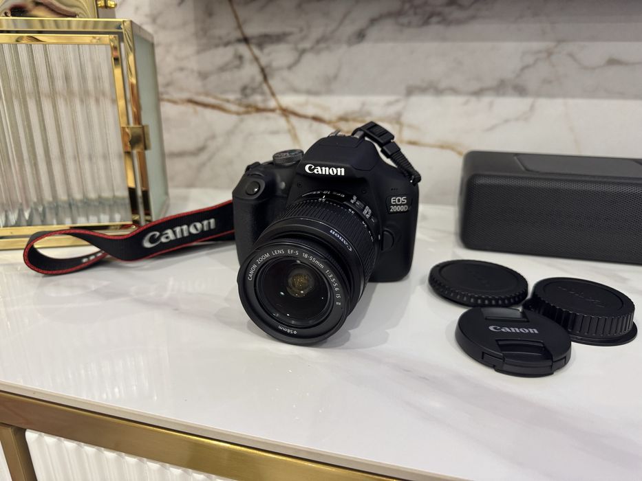 Lusterka aparat fotograficzny Canon EOS 2000D + torebka.