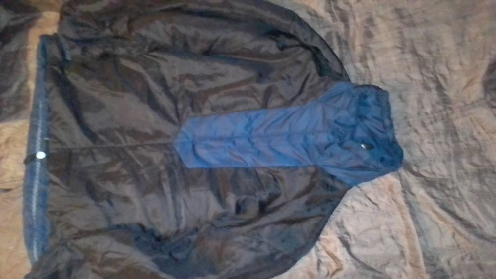 Продам куртку анорак без застібки .