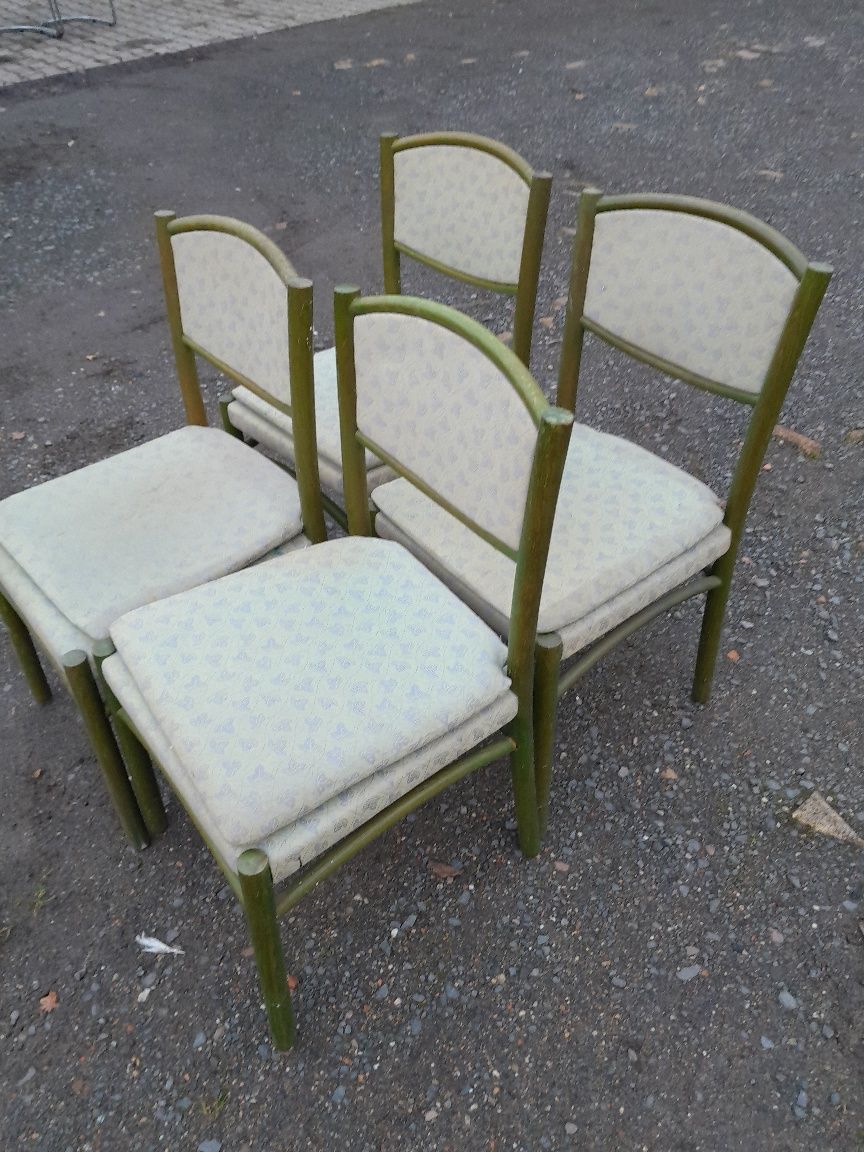 Sprzedam cztery krzesła