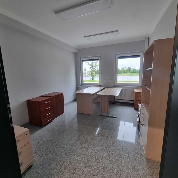 Lokal biurowy 52 m² – parter, 2 pokoje, parking, Ostrowiec Św.
