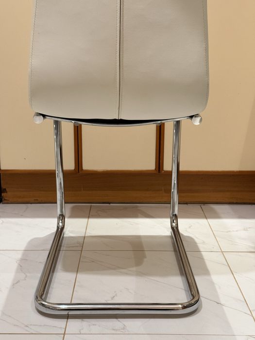 Стільці для кухні / білі м’які стільці / крісла зі спинкою