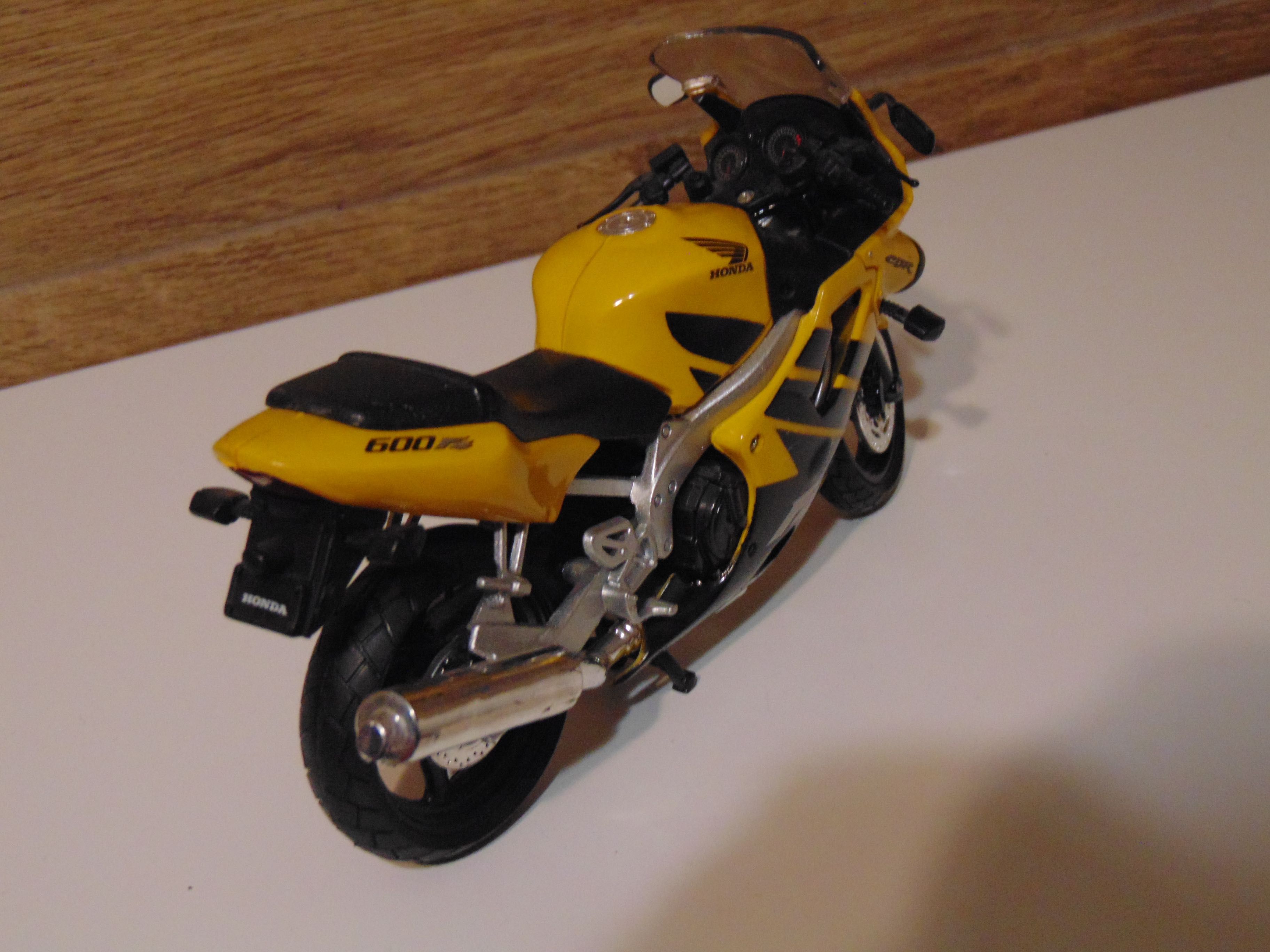 model motocykla Honda CBR 600 F4