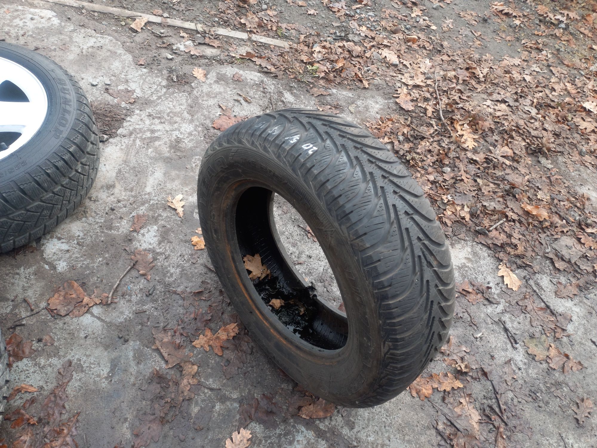 Opona Zimowa 205/60/15 sprawna 1szt goodyear ultra grip 6