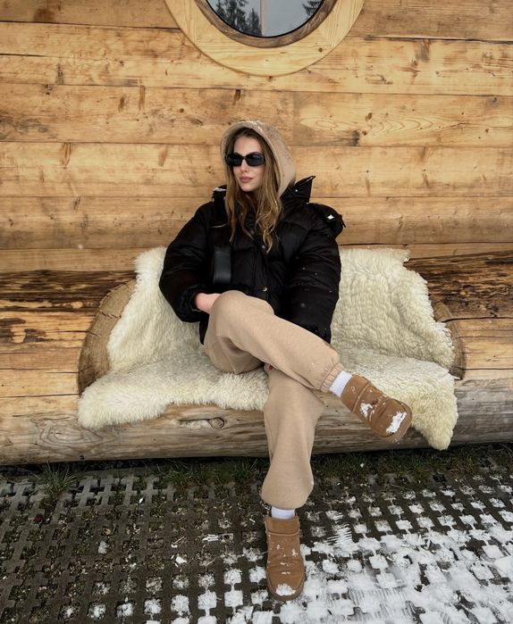 Бежевий утеплений спортивний костюм