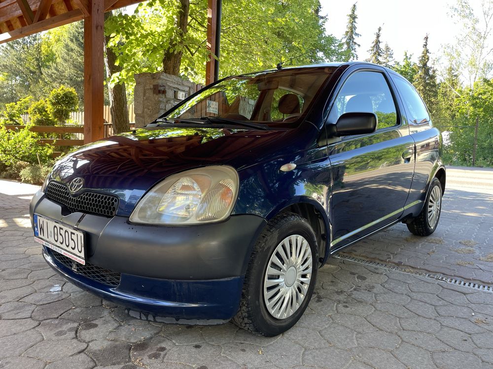 Toyota Yaris 1,0 z klimatyzacja 2002r