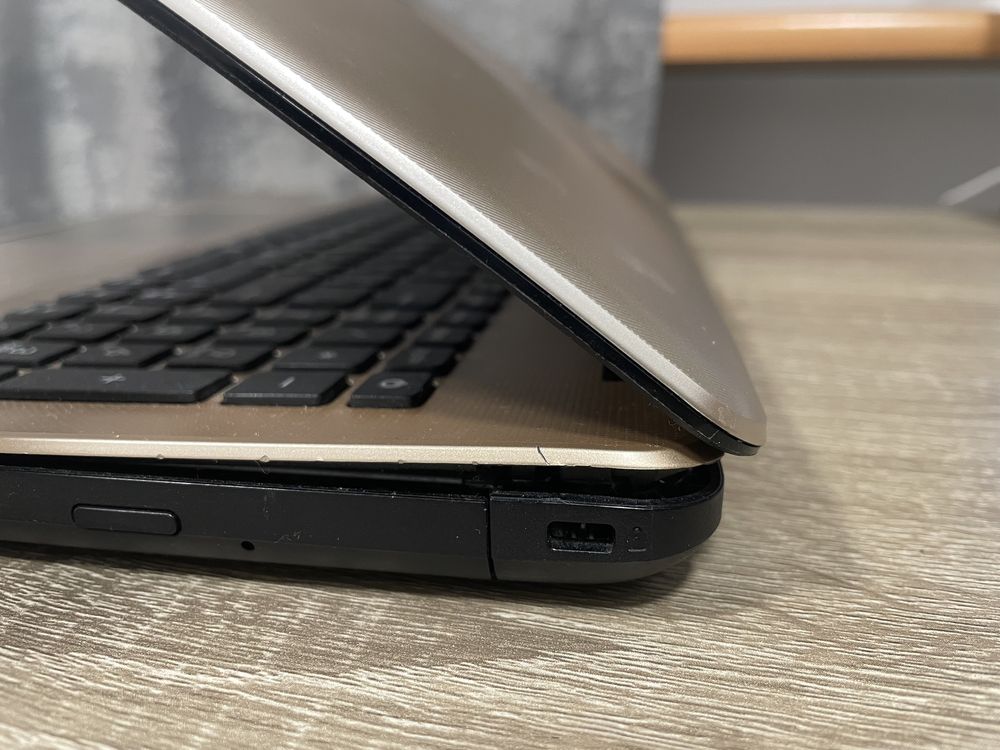 Laptop Asus Vivobook F542U i7-7500U/16GB/Win 10