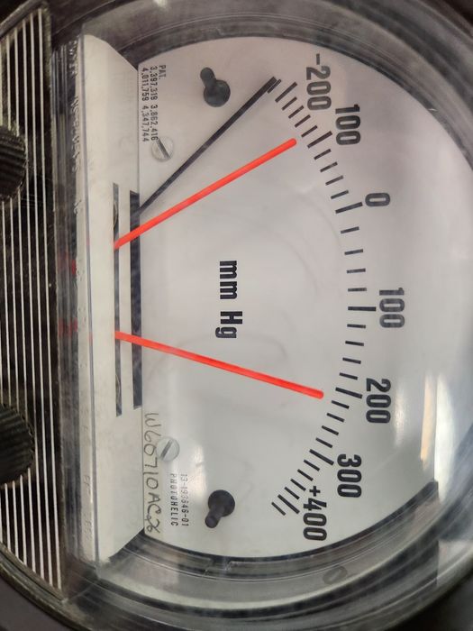 manometr różnicowy.  Dwyer Photohelic® Gage.