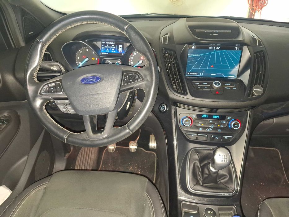 FORD KUGA 1.5 TDCi ST Line (Full extras)