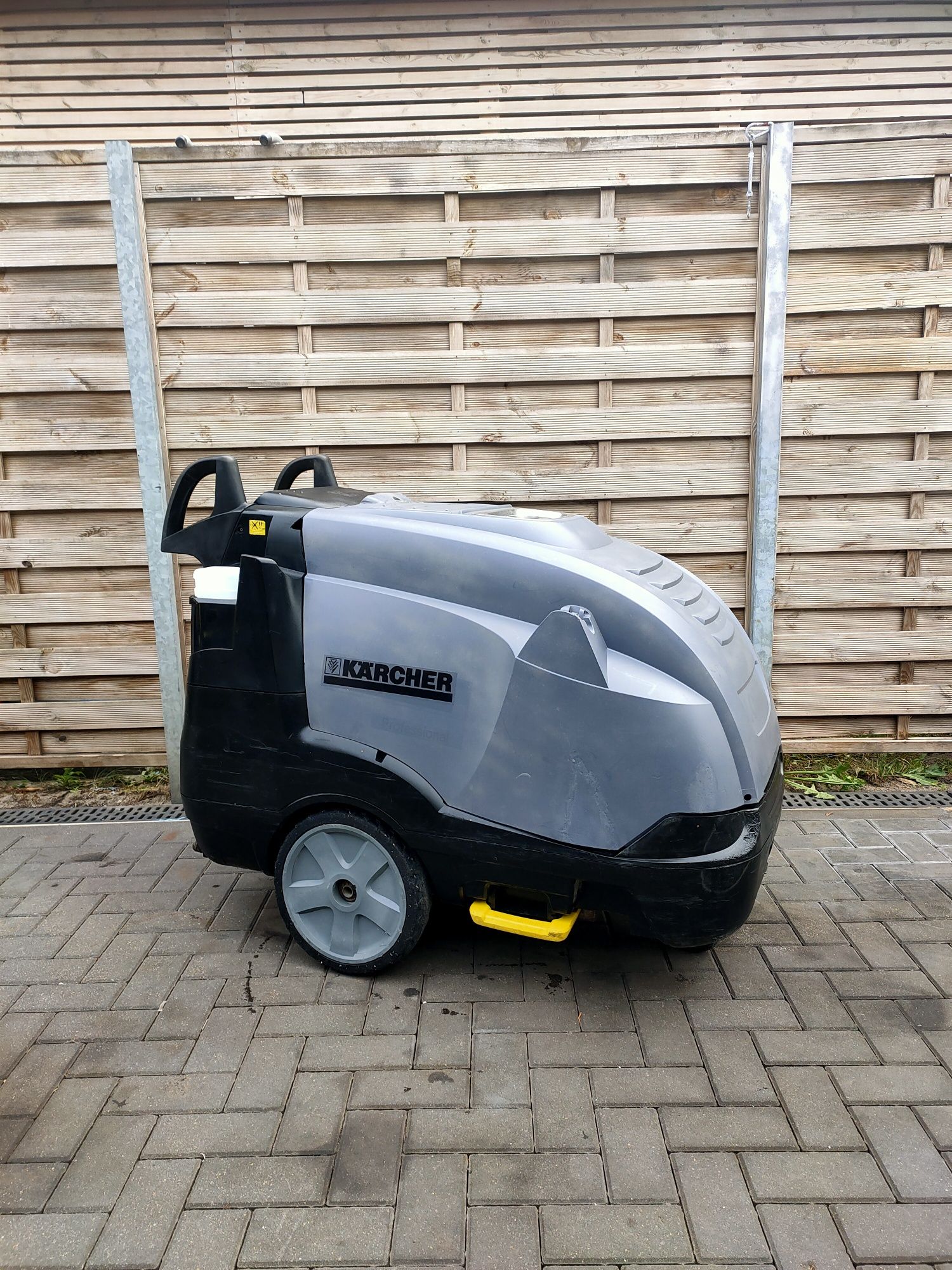 KARCHER HDS 8/18-4M Myjka ciśnieniowa gorącowodna
