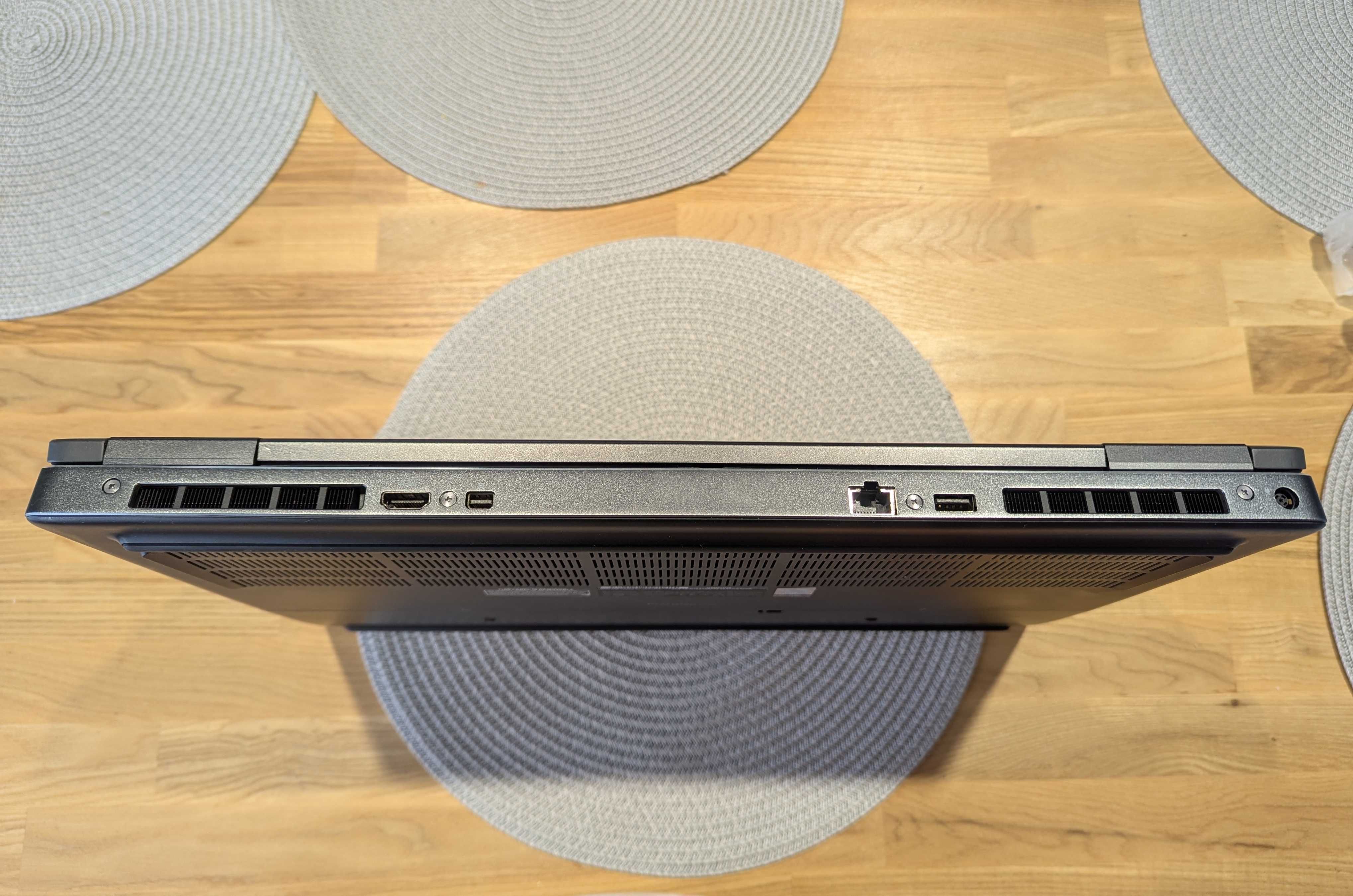 Dell Precision 7730 IPS FHD/i7-8750h/p3200 6gb/32gb ddr4/512gb m2/win
