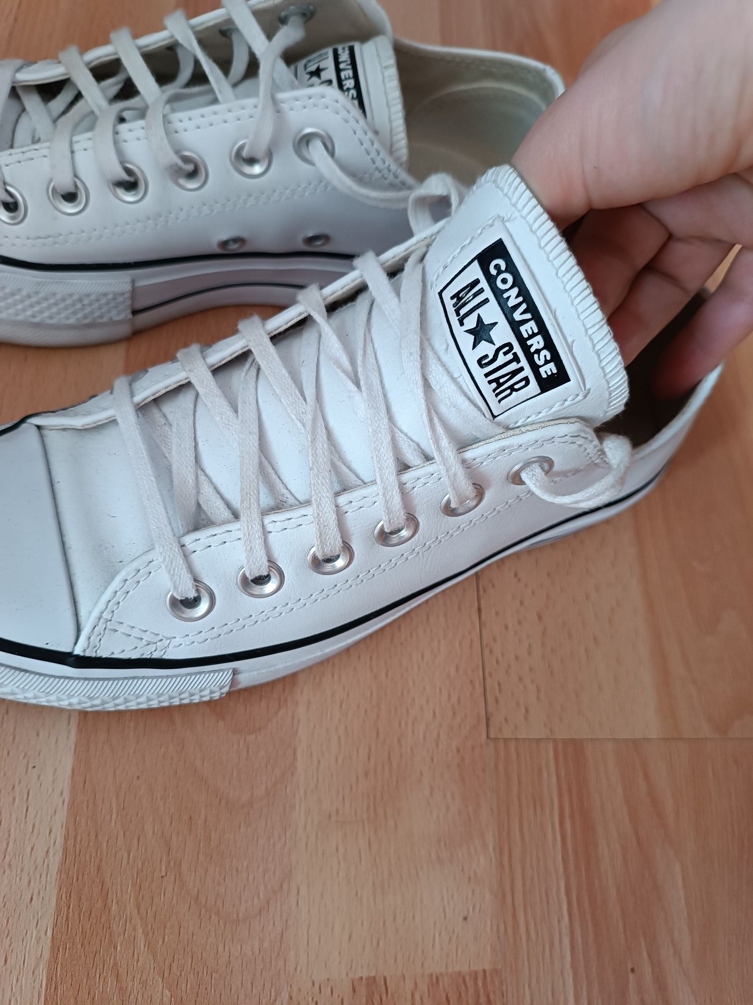 Białe skórzane converse na platformie 36